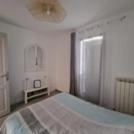 Rez-de-jardin A 3 Min A Pied De La Des Sablettes Daire